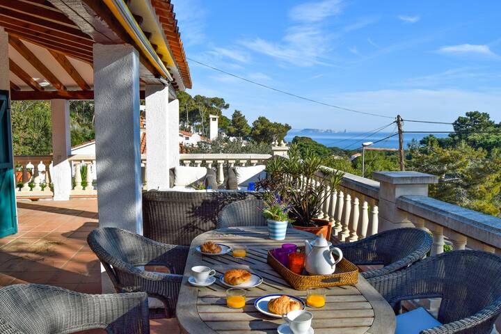 Villa 700 mts to the beach with sea views. gallery image 2