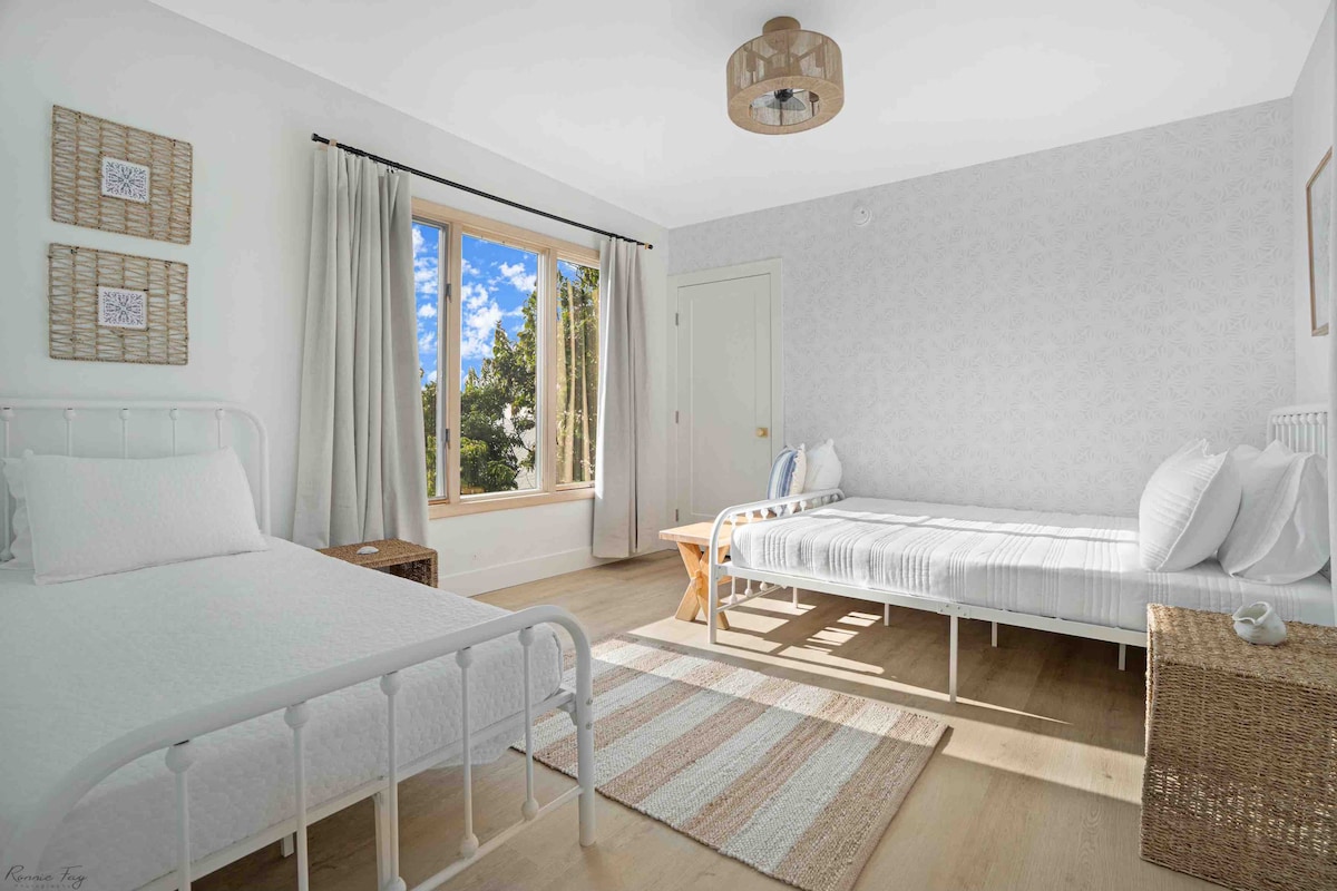 Third floor bedroom 1