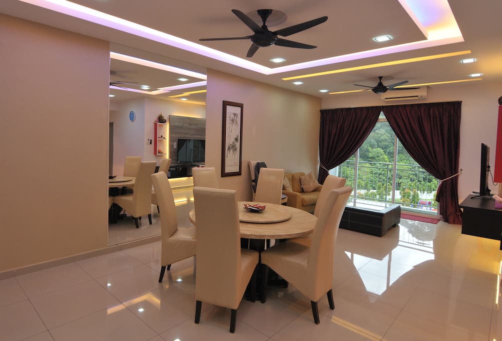 Dining table that seats 6 to 8 adults with ceiling height mirror provide a breath of spaciousness