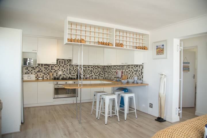 Beach View living Luxurious beach apartment gallery image 3