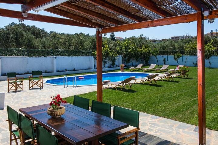 Mosaic Villa gallery image 3