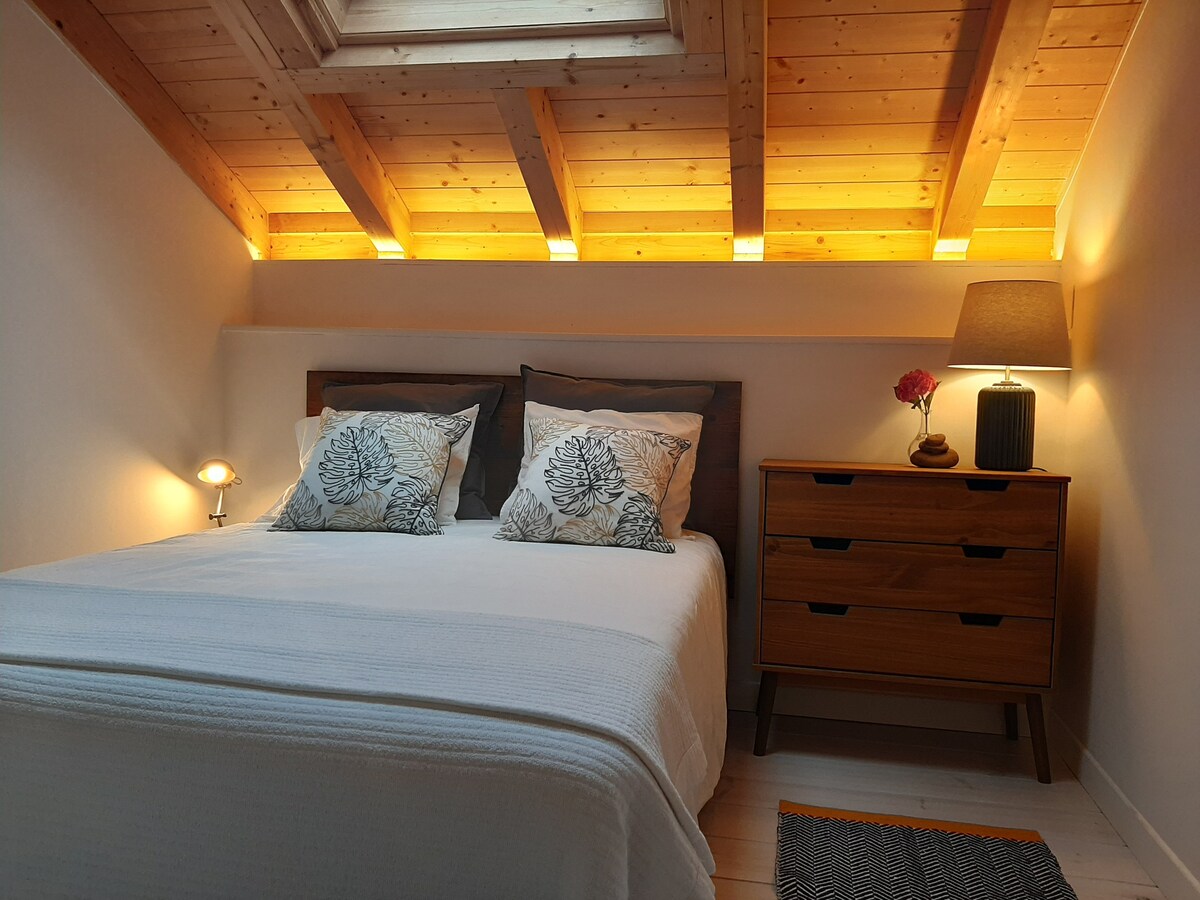 Amaloka Holiday Home 's penthouse room.

www. amaloka. com