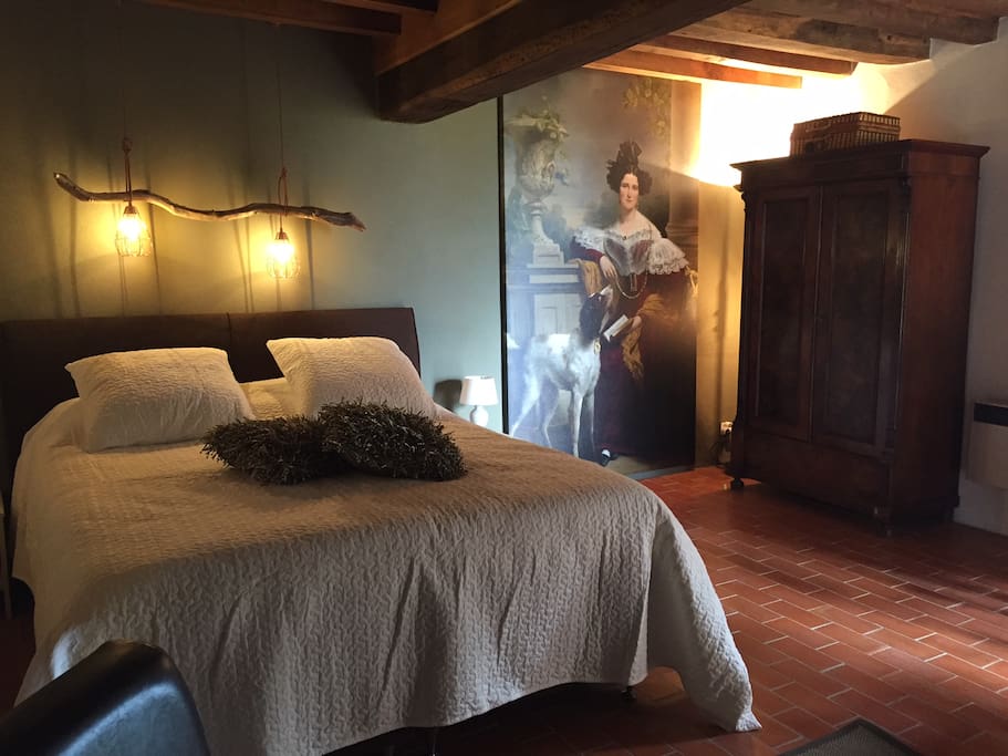 Boxspring met uitzicht op houtkachel