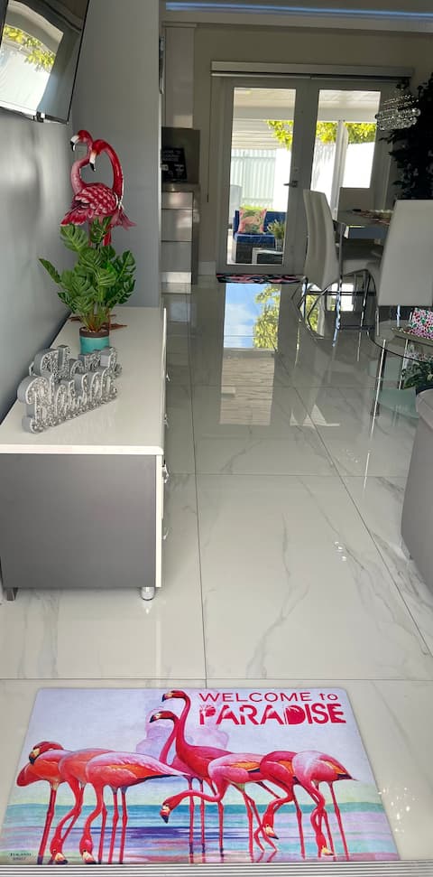 Popular Airbnb listing: Flamingo Paradise in Hialeah