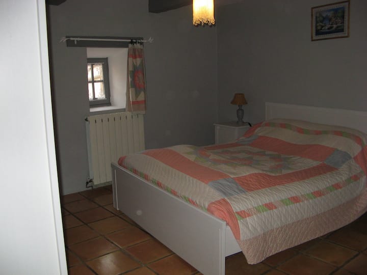 საძინებელი 2 ჩვილის საწოლით