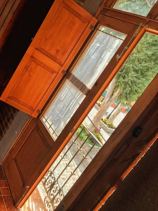 vista a la plazuela desde la habitación