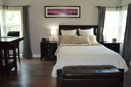 Master Suite Directly on Tarpon River Now w/ Pool!