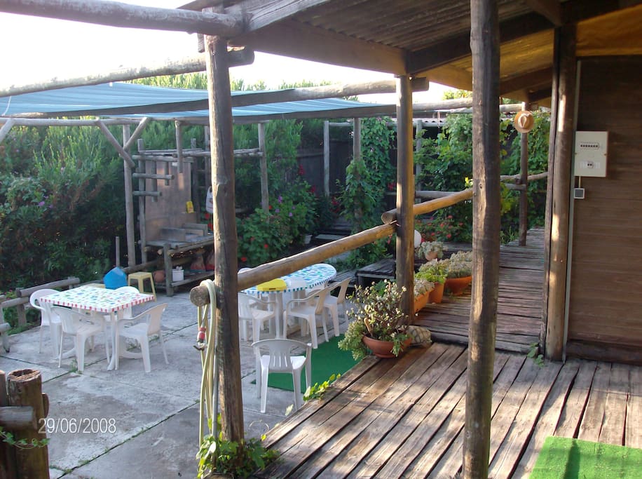 Courtyard with barbecue!
