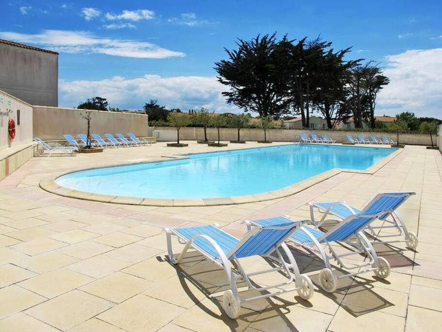 Piscine ouverte de mi-avril à fin septembre