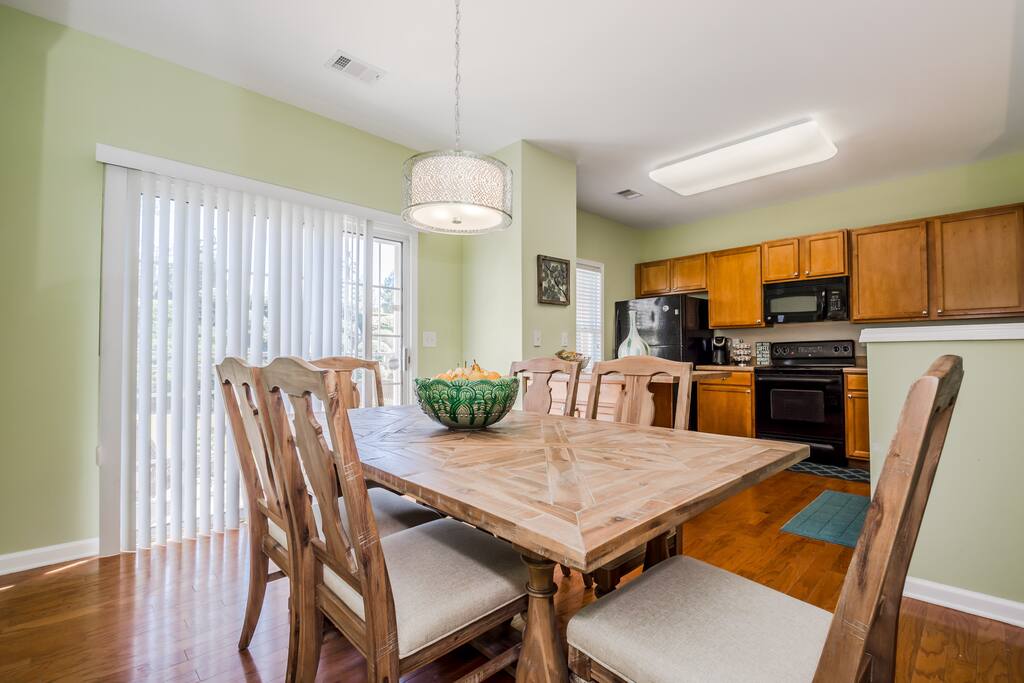 Open floor plan into the kitchen and living room