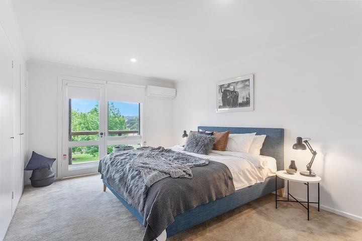 The King 2nd bedroom...