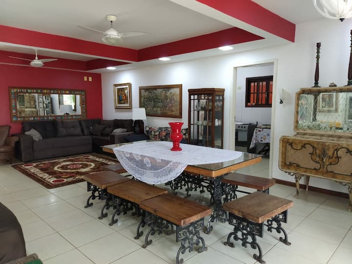 an extremely comfortable living room 