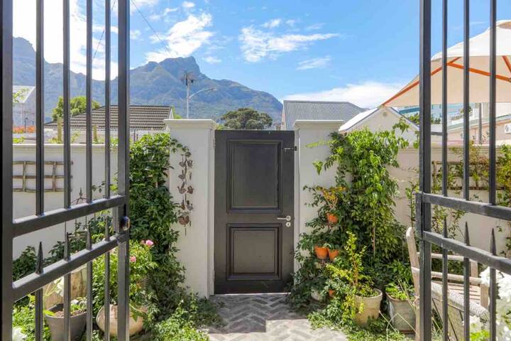 Designer Cottage gallery image 3