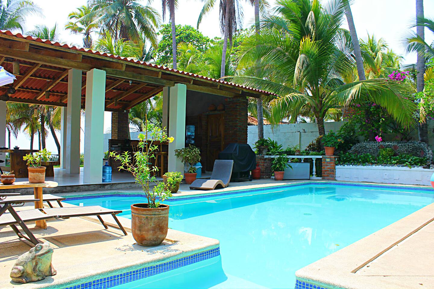 Get Wallpaper Beach looking pools For iPhone