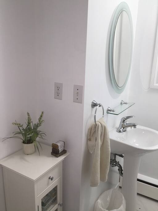4 pc bathroom on same floor as bedroom.