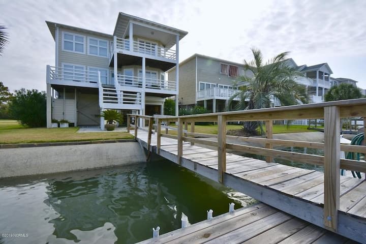 Waterfront 5br/4.5ba Canal Home Close To The Beach - Ocean Isle Beach, NC