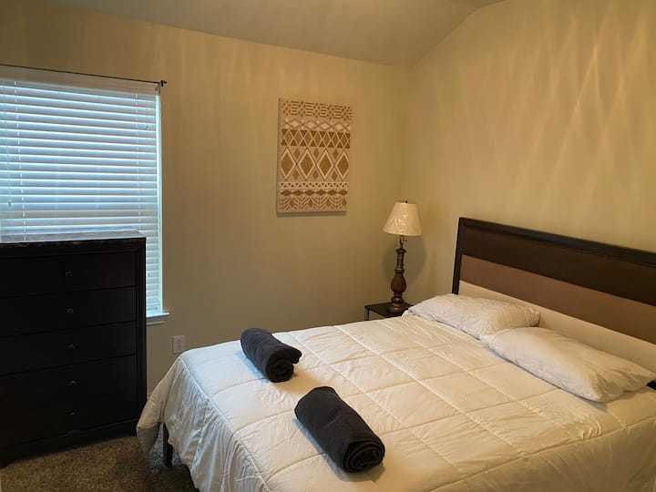 Grand Prairie Cozy Modern Home DFW stay! Houses for Rent in Grand