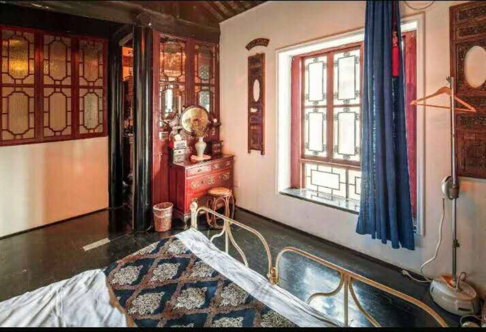 凤来仪的梳妆台