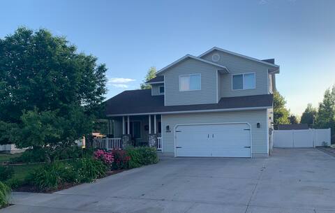 Hot Tub! 2 King Beds! East Idaho Falls Ammon Home