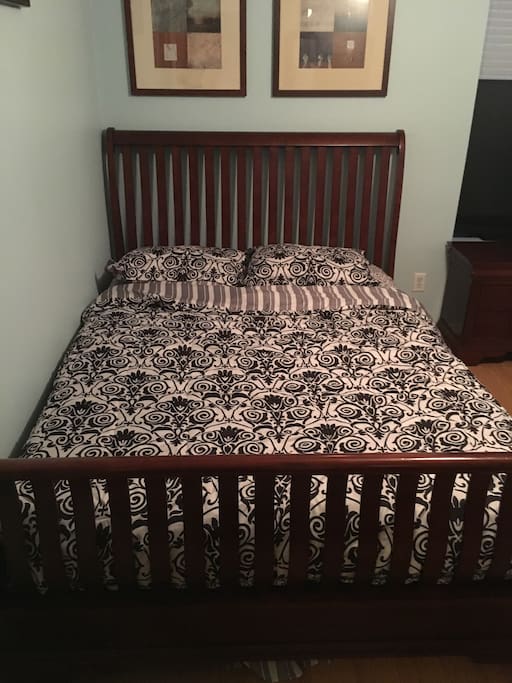 Queen sized bed with clean sheets
