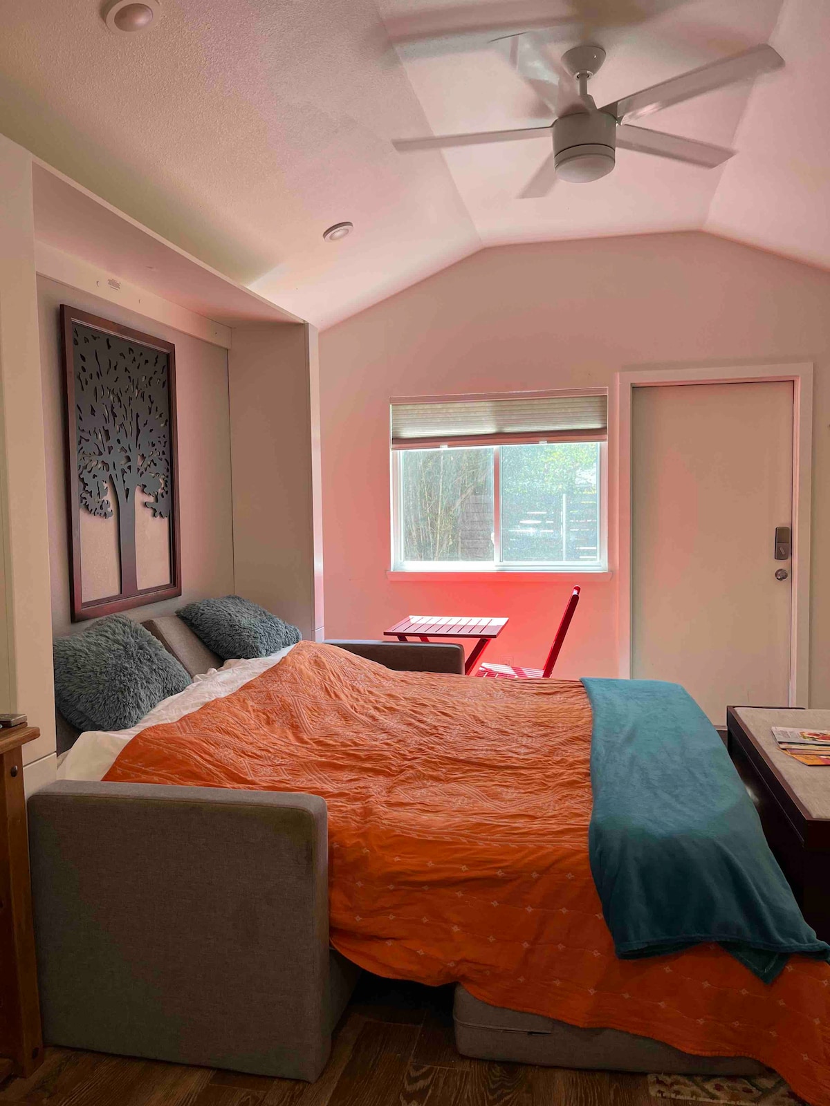 Backyard casita in heart of Austin-walk to dinner!