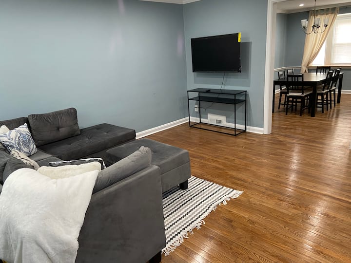 Super Comfortable Three Bedroom Townhome! - Baltimore, MD