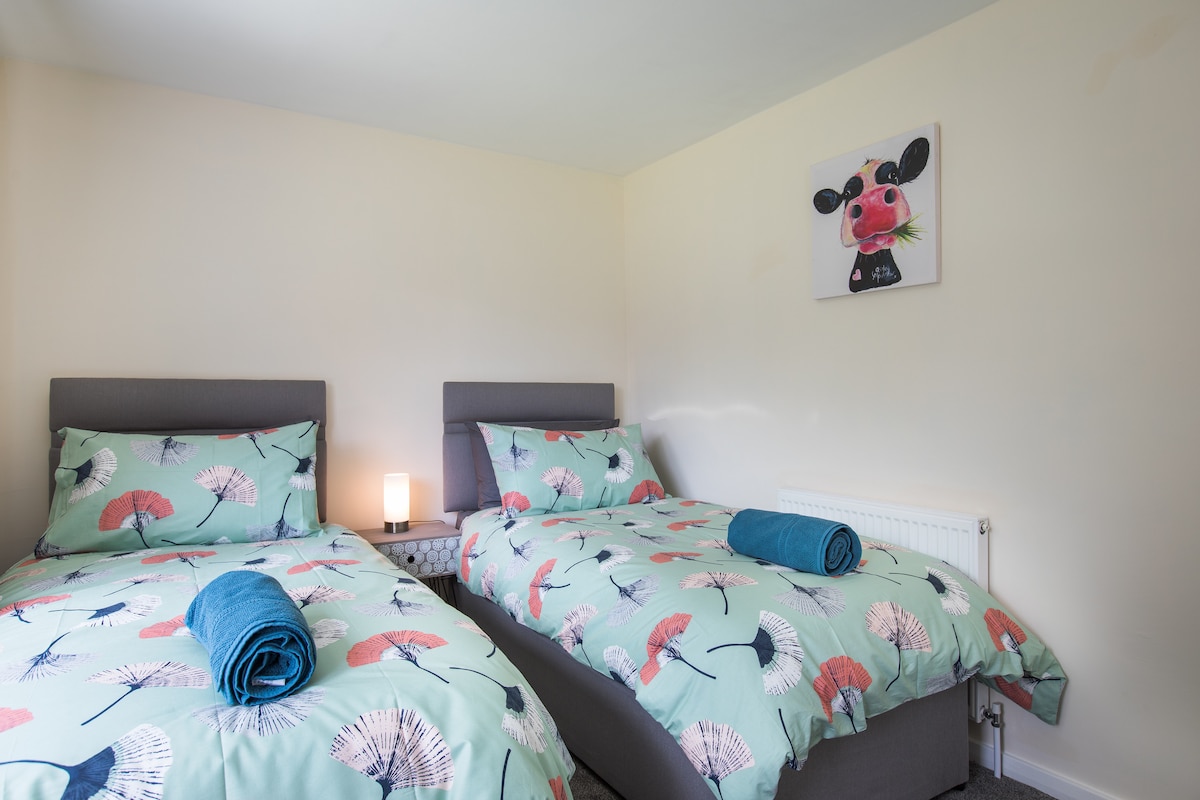 Twin Bedroom with 2 single beds