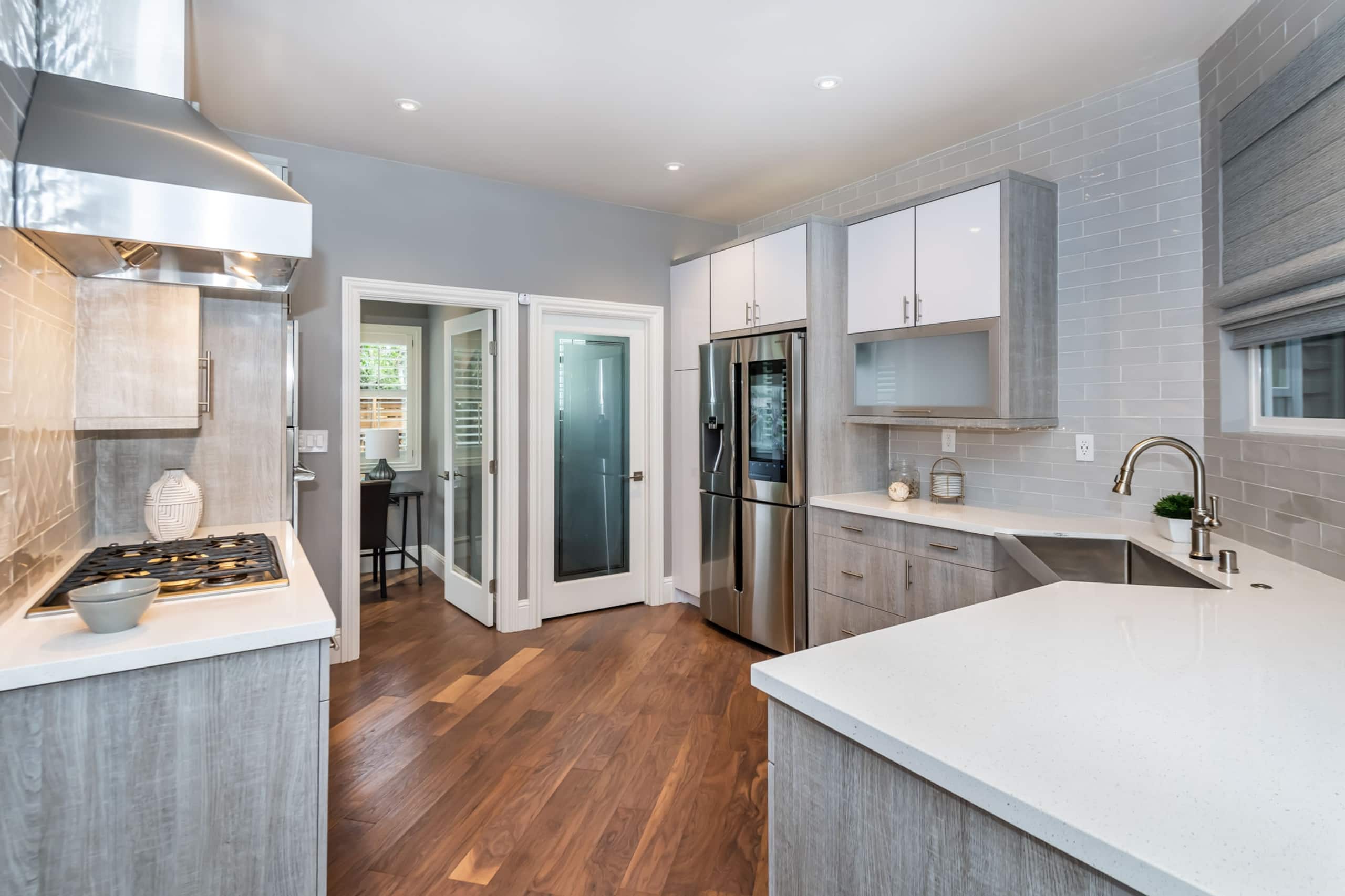 Home in San Francisco · ★4.99 · 2 bedrooms · 2 beds · 1 bath - Image 5