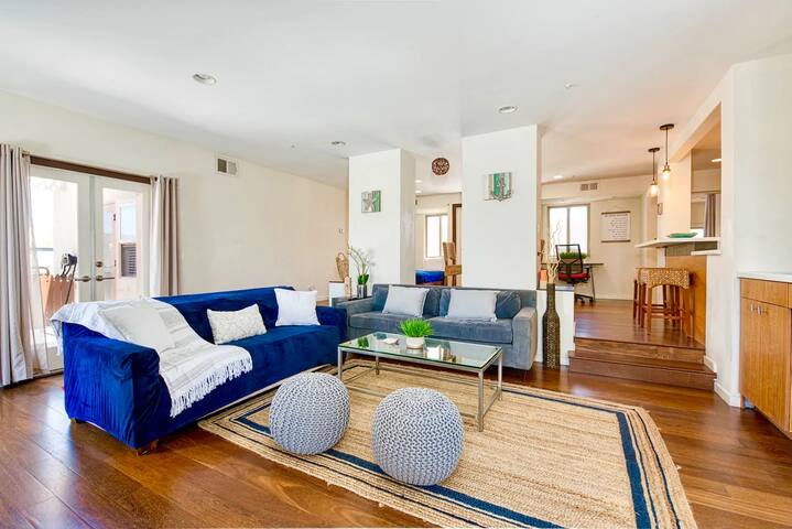 Massive Oceanview 6BR Penthouse + Rooftop Decks gallery image 5