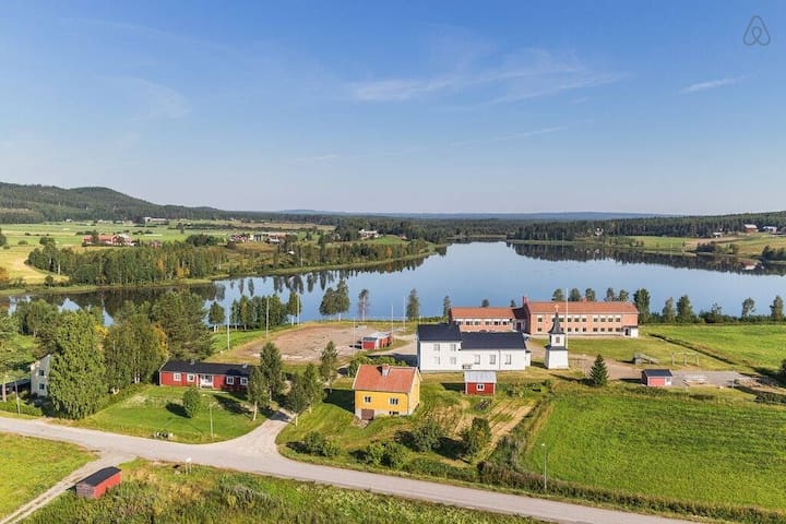 Prisvärt vandrarhem. Privat sovrum 2. Intill sjön