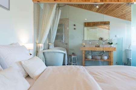 Quarto Pirica, stunning suite on Sintra mountain