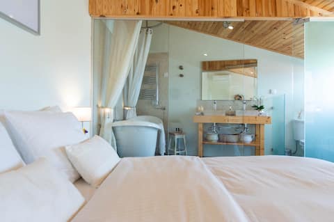 Quarto Pirica, stunning suite on Sintra mountain