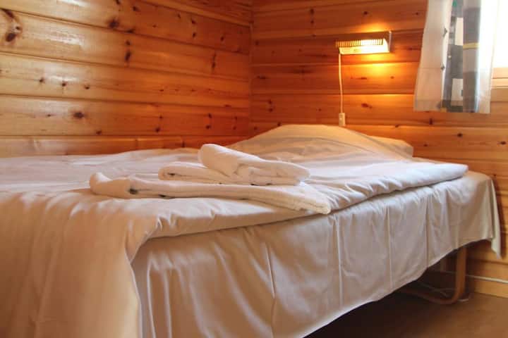 غرفة نوم 2 بسرير مزدوج صغير وسرير بطابقين 