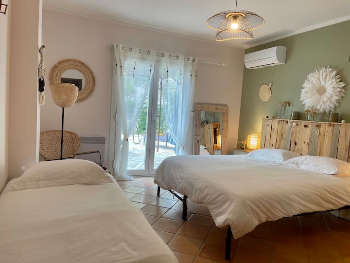 ห้องนอน 2 (Bedroom 2)