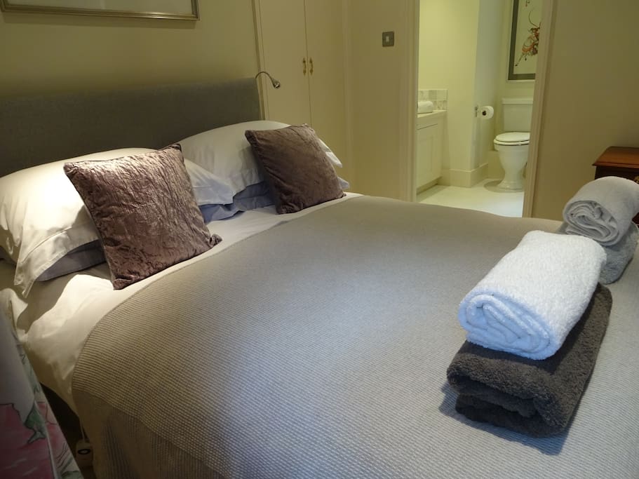 Double Bedroom with ensuite bathroom