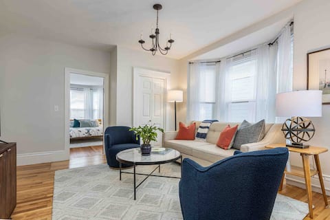 Top Airbnb: Charming Modern West End Gem in Portland