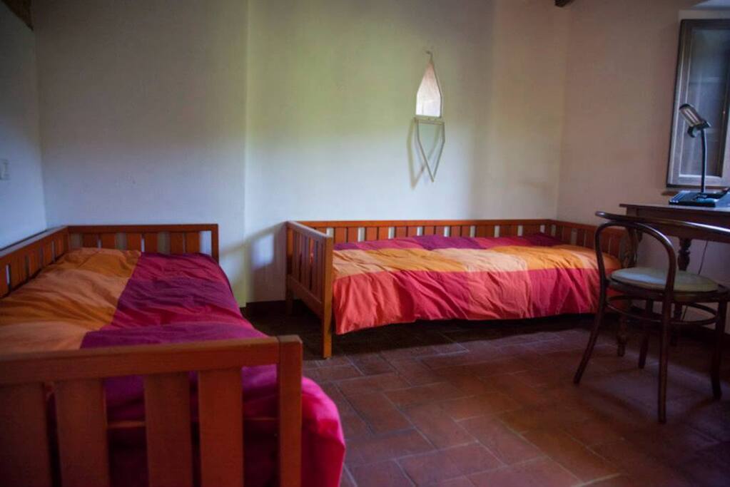 2 single beds