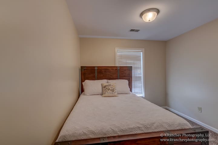 Relájate en el 
 cómodo colchón tamaño queen.