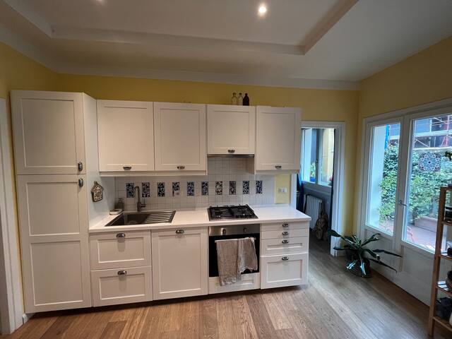 Stylish and spacious apartment in picturesque area gallery image 4