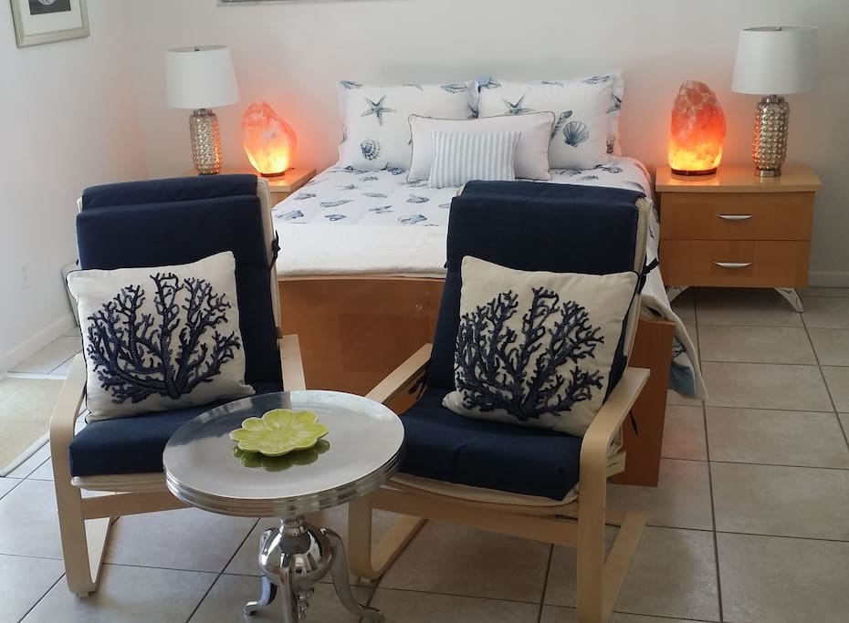 Comfy breakfast table and chairs.
