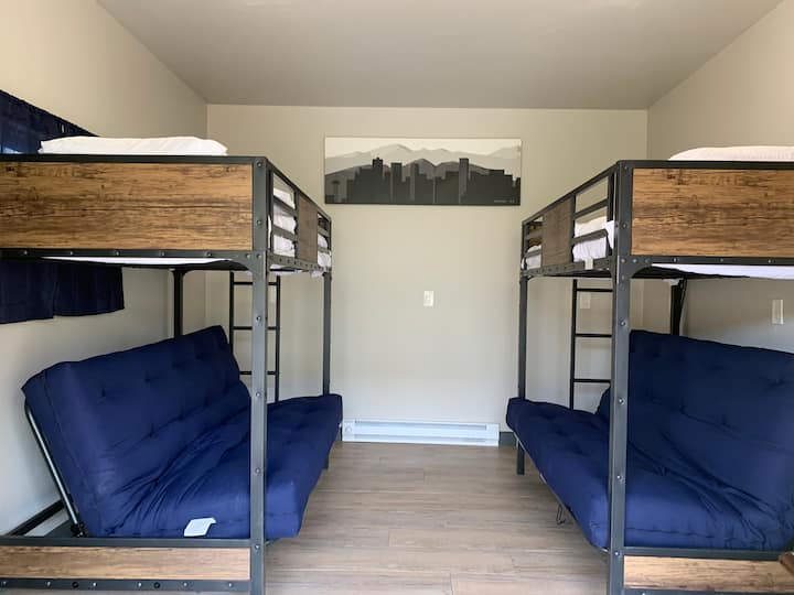 独立平房，卧室8 ，每晚额外收费100美元。没有卫生间