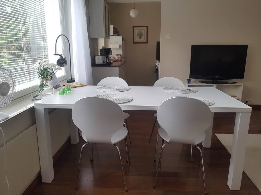 Dining and breakfast table for five