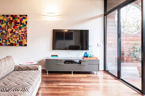 Top performing Airbnb: Design Life Apartment near St Kilda Penguins in St Kilda