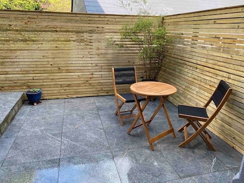 1 bedroom holiday apartment with parking & Patio