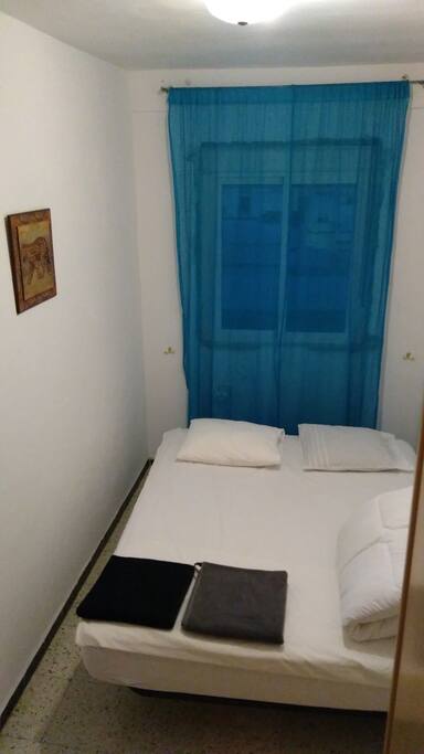 Primera habitación con cama doble