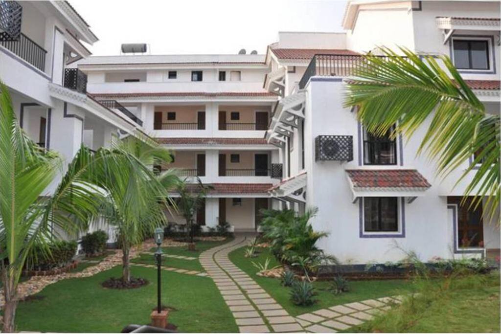 Compound walkways