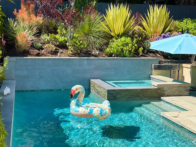 Beautiful Home w/Pool & Spa 1.2 Miles to the Beach gallery image 2