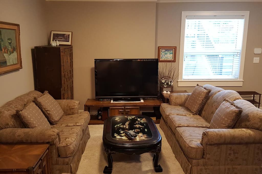 Living room with 52" flat TV.