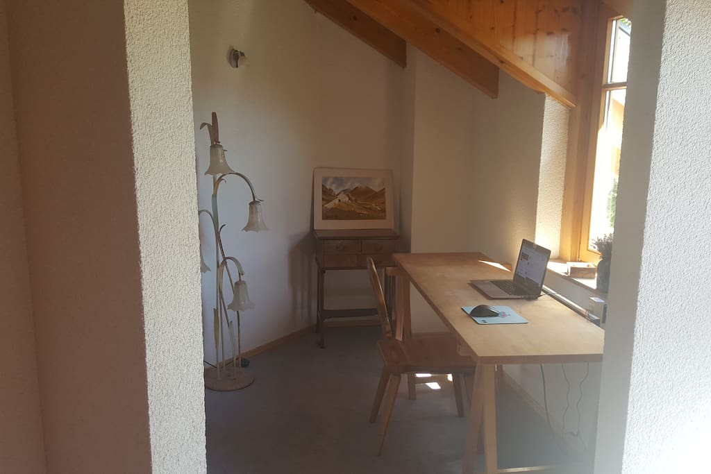 Schreibtisch