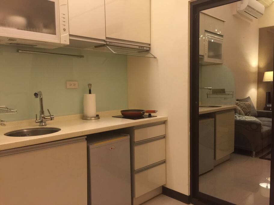 麻雀雖小五臟俱全的廚房,可簡單烹煮/ kitchen for cooking